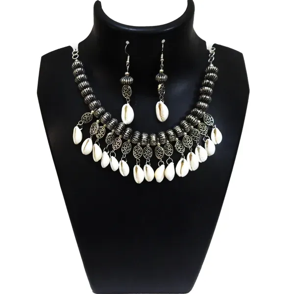 Silver_Metal_Beads_With_Seashell_Fancy_Choker_Necklace_For_Women