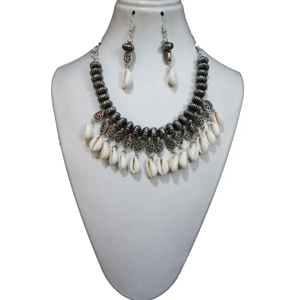 Silver_Metal_Beads_With_Seashell_Fancy_Choker_Necklace_For_Women