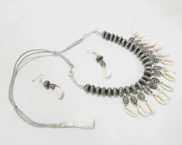 Silver_Metal_Beads_With_Seashell_Fancy_Choker_Necklace_For_Women