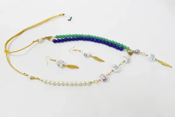Multicolor_Glass_Beads_Fancy_Necklace_For_Women