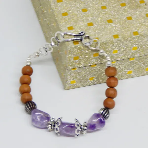 Purple_Amethyst_White_Sandal_Wood_Bracelet_For_Crown_Chakra_Women