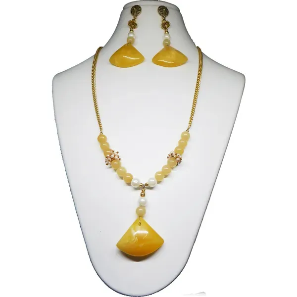 Tellow_Gemstone_Beads_With_Amber_Pendant_Necklace_For_Women