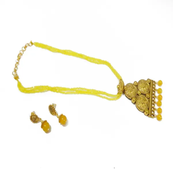 Yellow_Crystal_Seed_Beads_With_Metal_Pendant_Necklace_For_Women