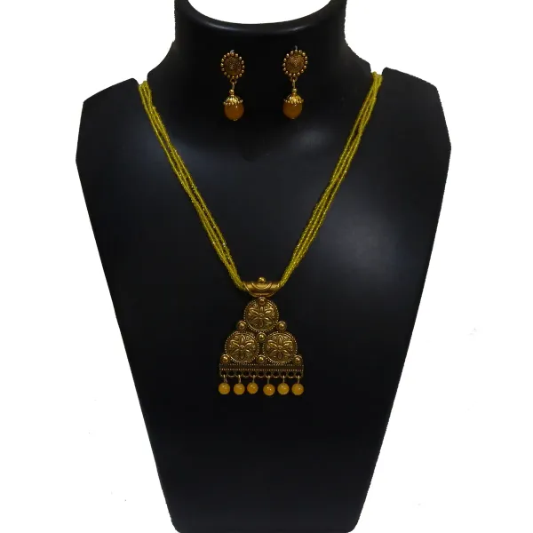 Yellow_Crystal_Seed_Beads_With_Metal_Pendant_Necklace_For_Women