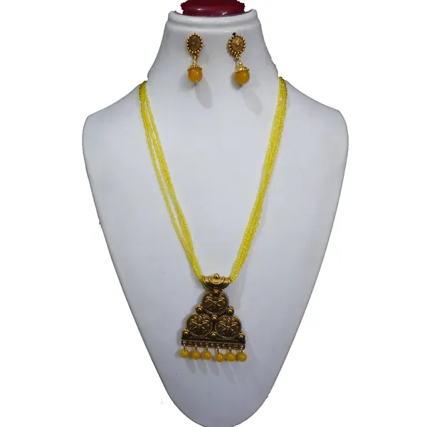 Yellow_Crystal_Seed_Beads_With_Metal_Pendant_Necklace_For_Women