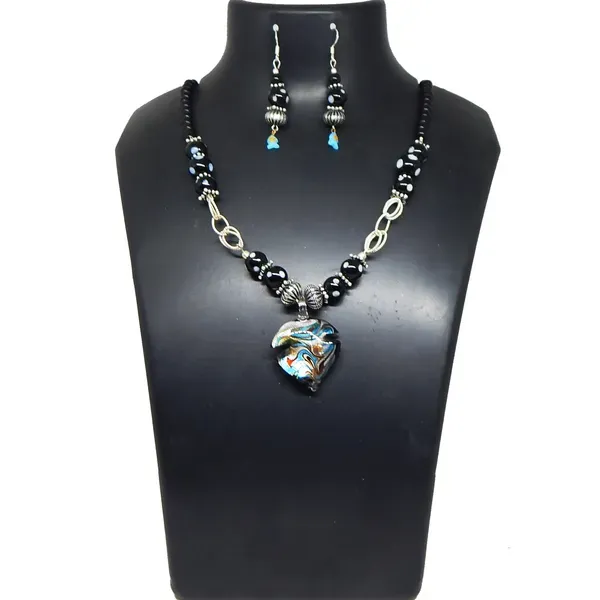 Black_Glass_Beads_Fancy_Pendant_Necklace_For_Women