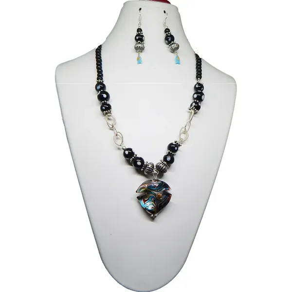 Black_Glass_Beads_Fancy_Pendant_Necklace_For_Women