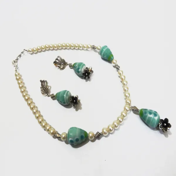 White_Synthetic_With_Lampwok_Metal_Bead_Pendant_Jewelry_For_Women
