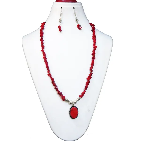 Red_Gem_Stone_Coral_Chips_With_Glass_Pendant_Neclace_For_Women