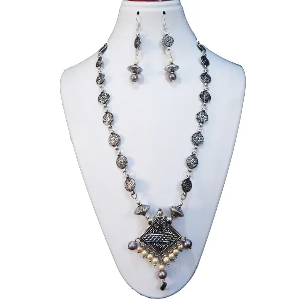 Silver_Metal_Beads_Fancy_Pendant_Necklace_For_Women
