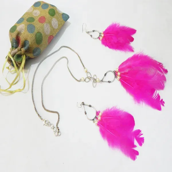 Pink_Metal_Chain_Fancy_Feathers_Necklace_For_Women