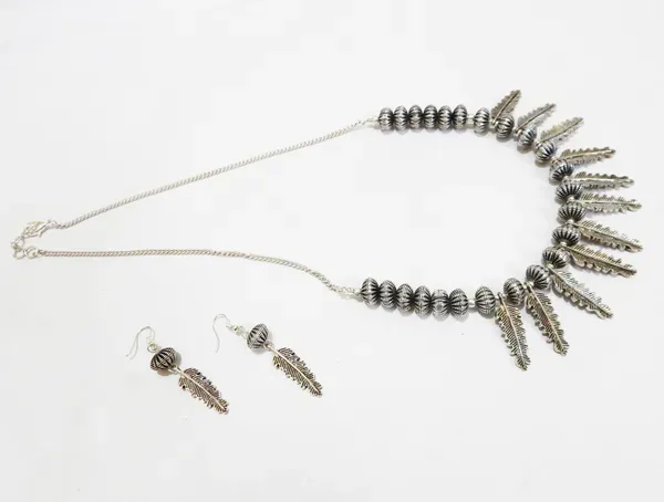 Silver_Metal_Beads_With_Chain_Fancy_Necklace_For_Women