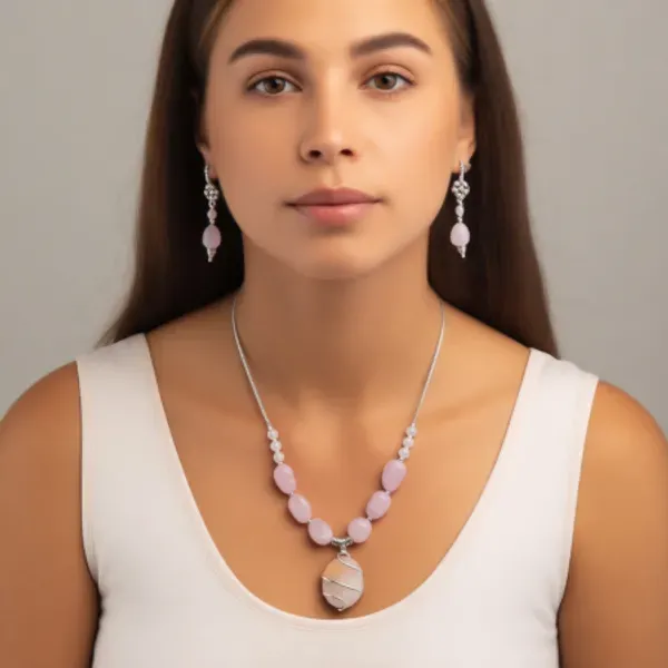 Pink_Gemstone_Rose_Quartz_Beads_Pendant_Necklace_For_Women