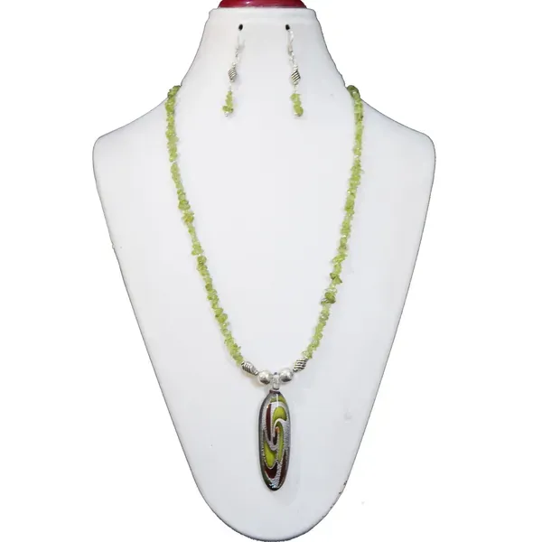 Parrot_Green_Gem_Stone_Peridot_Chips_With_Glass_Pendant_Neclace_For_Women