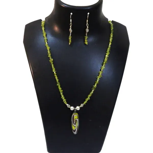 Parrot_Green_Gem_Stone_Peridot_Chips_With_Glass_Pendant_Neclace_For_Women