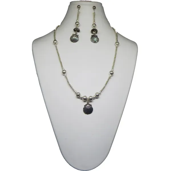 Silver_Metal_Beads_With_Small_Pendant_Necklace_For_Women