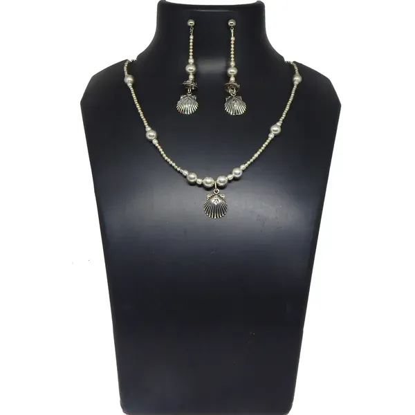 Silver_Metal_Beads_With_Small_Pendant_Necklace_For_Women