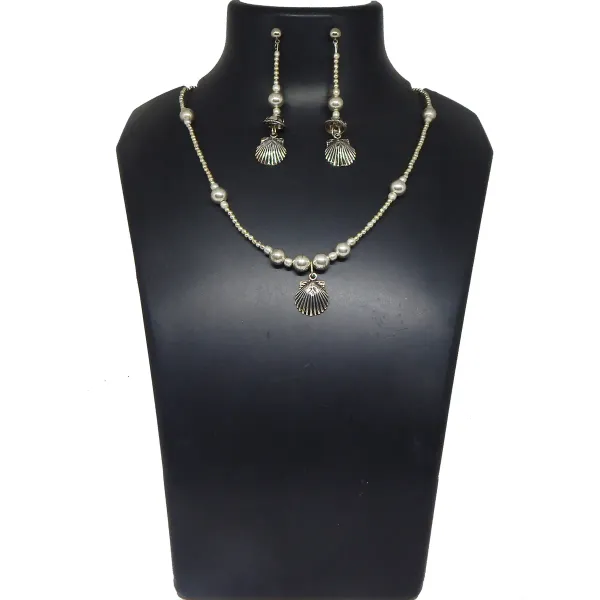 Silver_Metal_Beads_With_Small_Pendant_Necklace_For_Women