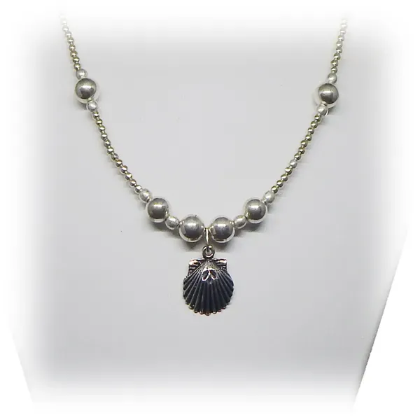 Silver_Metal_Beads_With_Small_Pendant_Necklace_For_Women