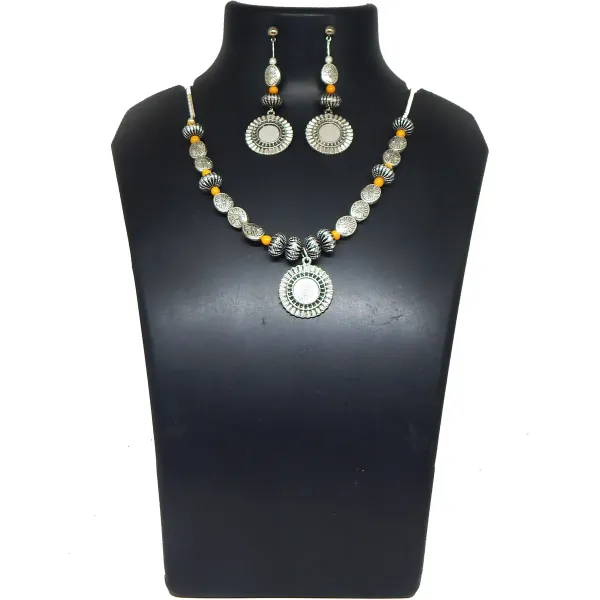 Silver_Metal_Beads_With_Pedant_Necklace_For_Women