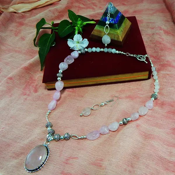 Pink_Gemstone_Rose_Quartz_Tumble_Beads_Necklace_For_Women
