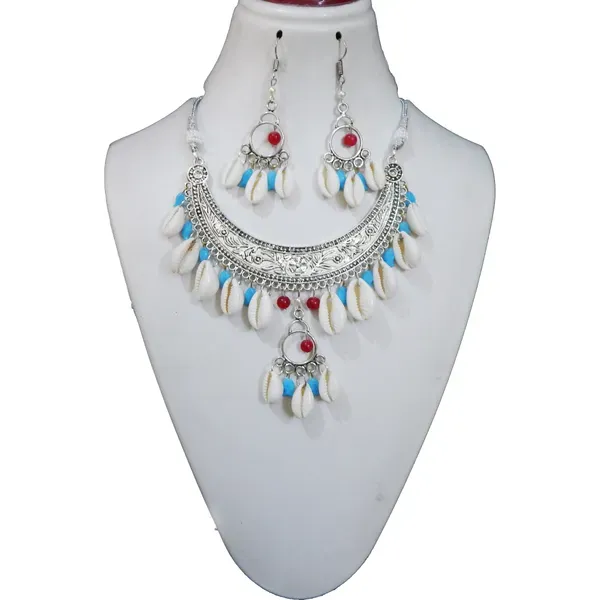 Silver_Hasli_Necklace_With_Sea_Shell_Beads_For_Women