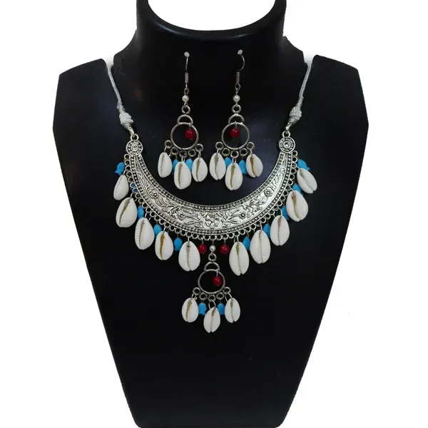 Silver_Hasli_Necklace_With_Sea_Shell_Beads_For_Women