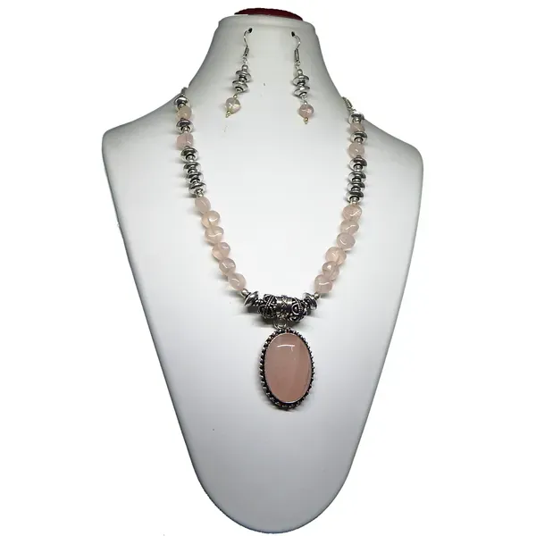 Pink_Gemstone_Rose_Quartz_Beads_Pendant_Necklace_For_Women