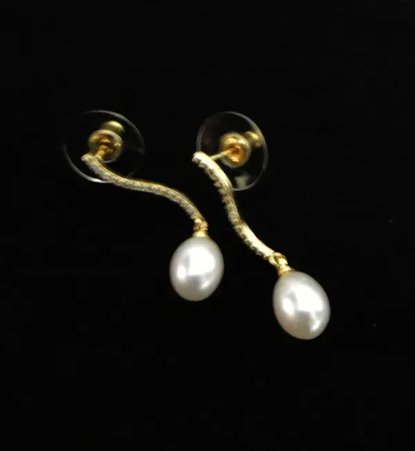White_Ad_And_Real_Pearl_Hanging_Stud_Earrings_For_Women