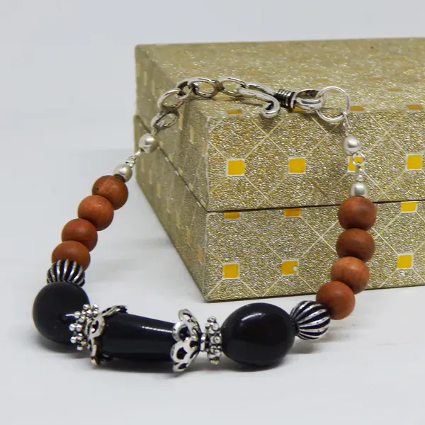 Black_Agate_With_White_Sandal_Wood_Bracelet_For_Root_Chakra_Women
