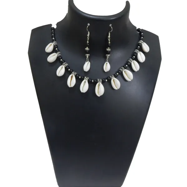 Black_Sea_Shell_Glass_Beads_Choker_Necklace_For_Women
