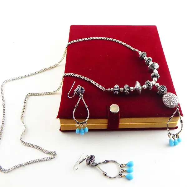 Multicolor_Metal_Beads_Chain_With_Pendant_Necklace_For_Women