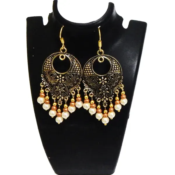 Gold_Metal_Chandbali_With_Synthetic_Pearl_Earrings_For_Women