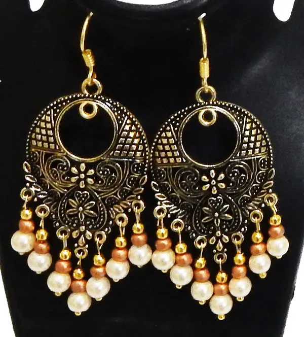 Gold_Metal_Chandbali_With_Synthetic_Pearl_Earrings_For_Women
