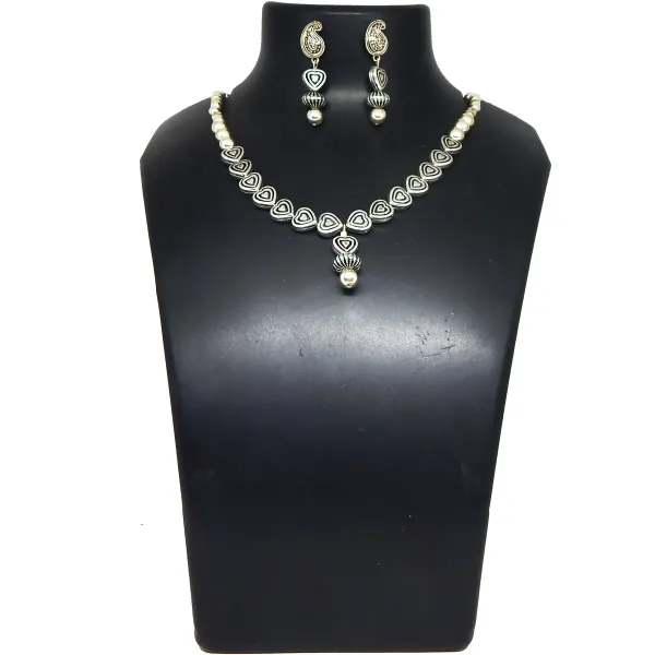 Silver_Metal_Beads_Necklace_For_Women
