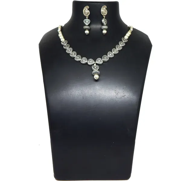 Silver_Metal_Beads_Necklace_For_Women