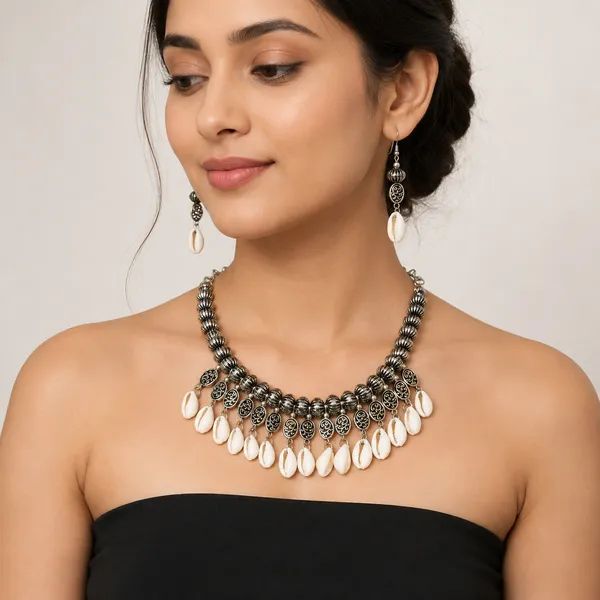 Silver_Metal_Bead_Seashell_Choker_Necklace_For_Women