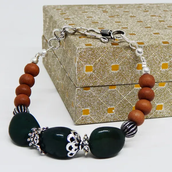 Green_Aventurine_Tumble_White_Sandal_Wood_Bracelet_For_Heart_Chakra_Wome_More