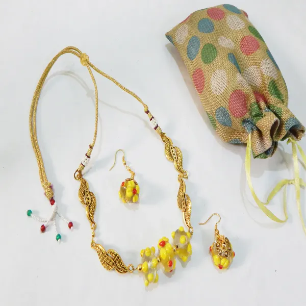 Yellow_Metal_Lampwok_Beads_Choker_Jewelry_For_Women