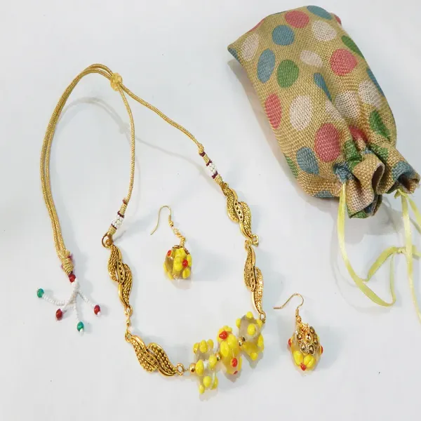 Yellow_Metal_Lampwok_Beads_Choker_Jewelry_For_Women