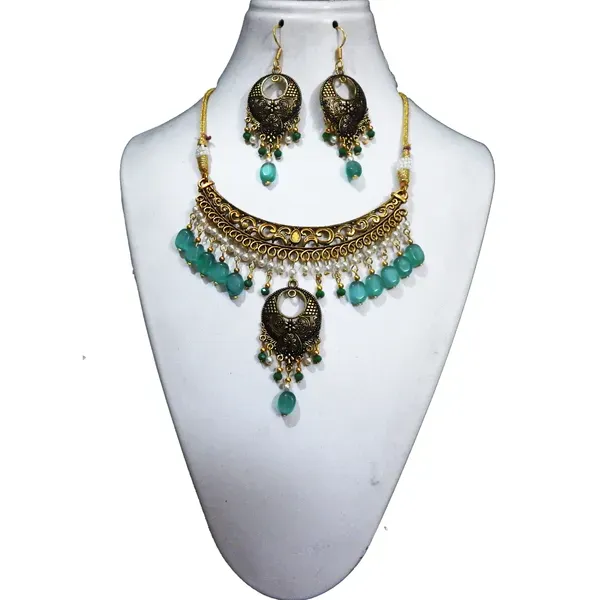 Gold_Hasli_Necklace_With_Synthetic_Pearl_Monalisa_Beads_For_Women
