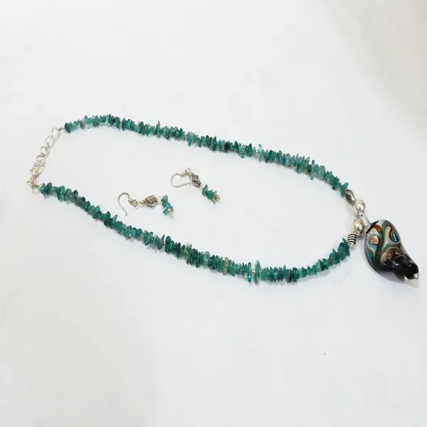 Green_Gem_Stone_Aventurine_Chips_With_Glass_Pendant_Neclace_For_Women