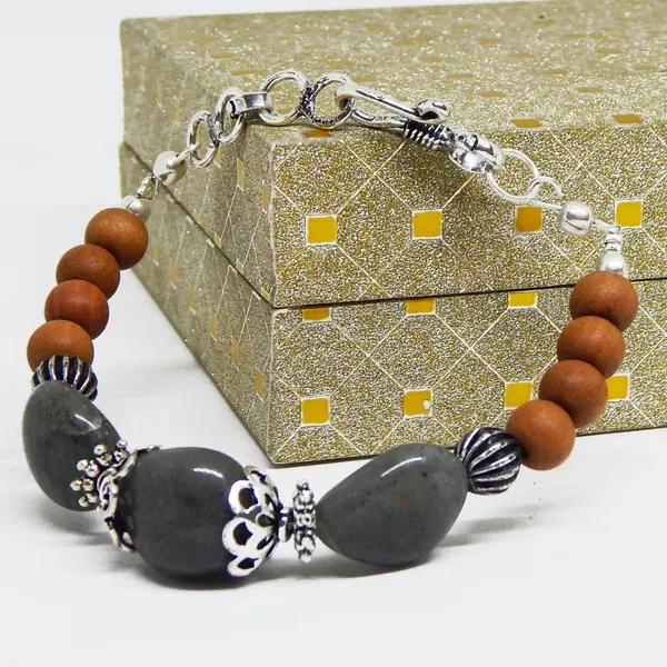 Gray_Sodalite_Tumble_White_Sandal_Wood_Bracelet_For_Throat_Chakra_Women