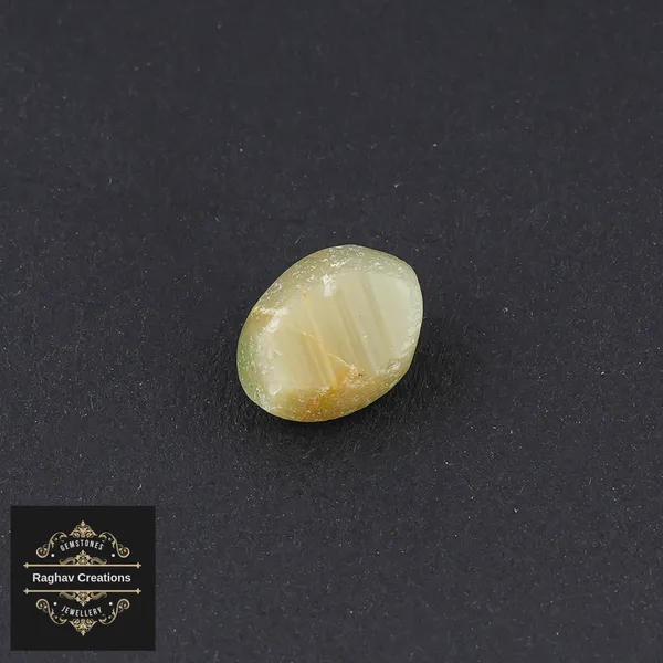 Cat's_eye_Gemstone_weight_-_2.42_Carat_Certificate_Number:-_208503