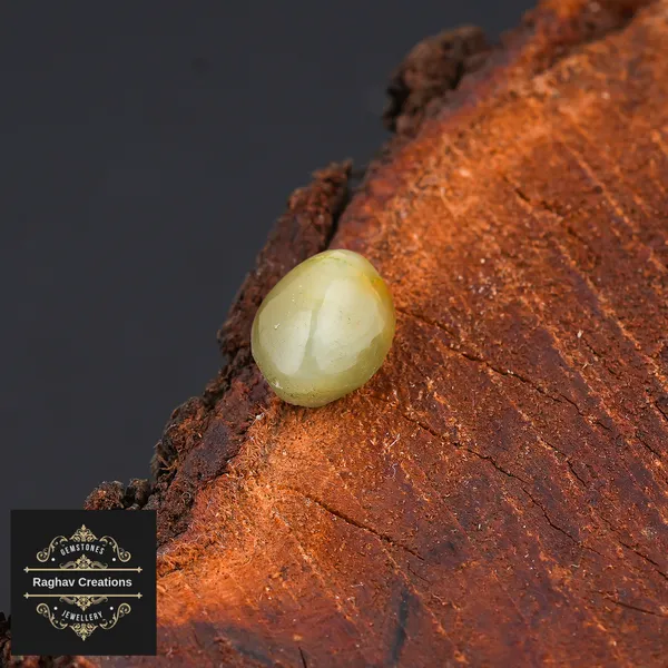 Cat's_eye_Gemstone_weight_-_2.42_Carat_Certificate_Number:-_208503
