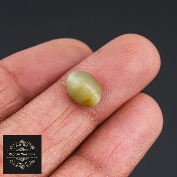 Cat's_eye_Gemstone_weight_-_2.42_Carat_Certificate_Number:-_208503