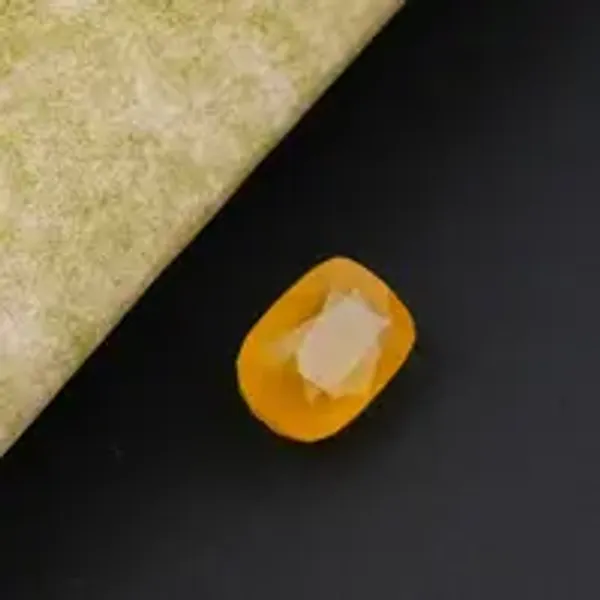 Yellow_Sapphire_Pukhraj_Natural_Gem_Stone_For_Unisex
