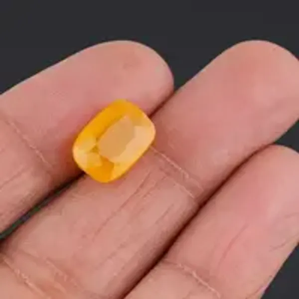 Yellow_Sapphire_Pukhraj_Natural_Gem_Stone_For_Unisex