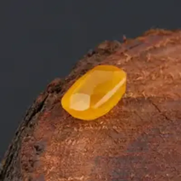 Yellow_Sapphire_Pukhraj_Natural_Gem_Stone_For_Unisex