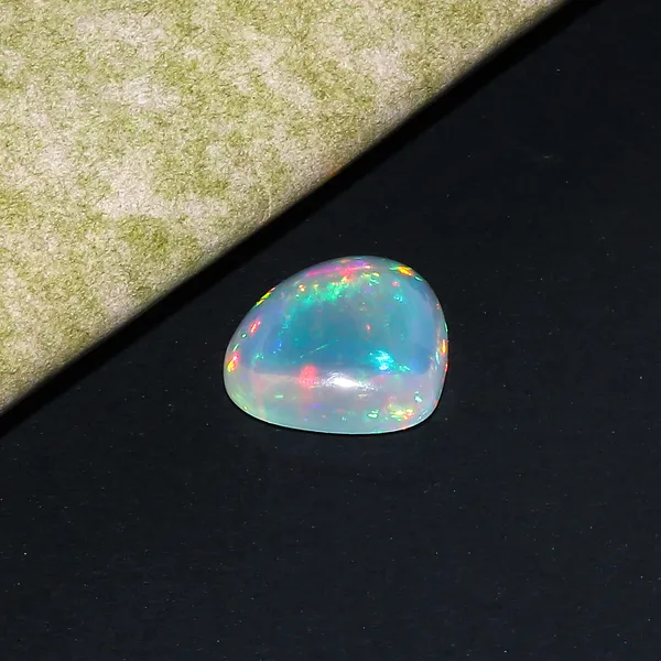 Fire_OPAL_ithopian_10.25_carat_Certificate_Number:-593052